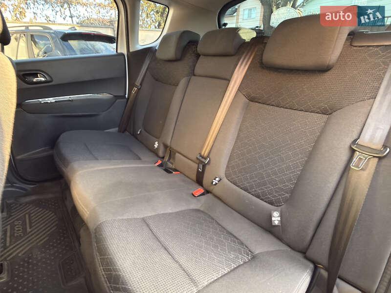 Внедорожник / Кроссовер Peugeot 3008 2015 в Ивано-Франковске