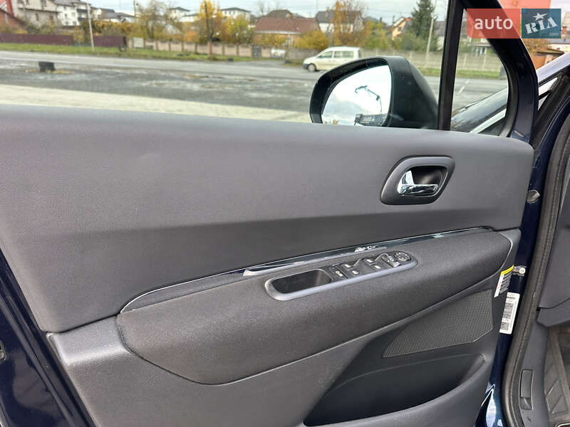 Позашляховик / Кросовер Peugeot 3008 2011 в Луцьку