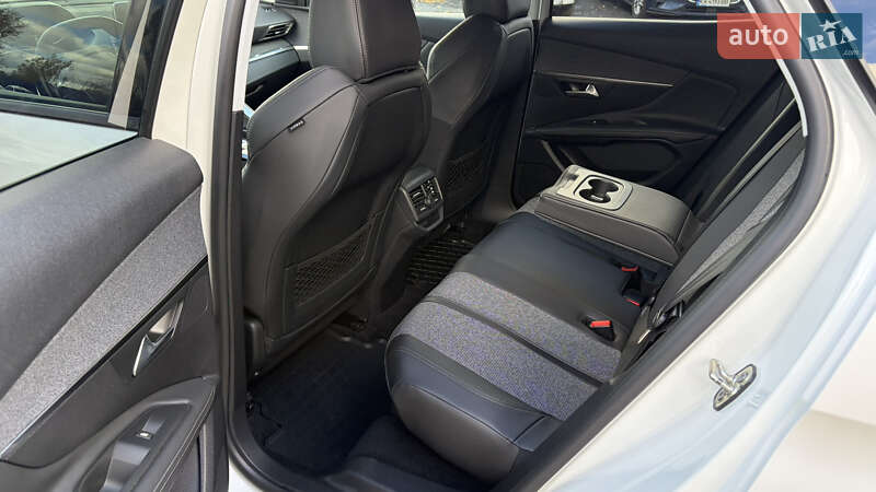 Внедорожник / Кроссовер Peugeot 3008 2018 в Киеве