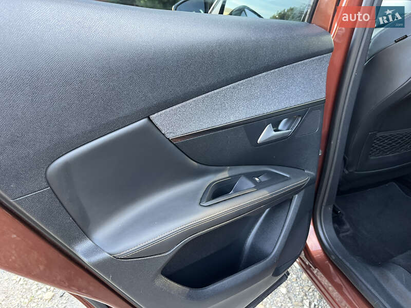 Позашляховик / Кросовер Peugeot 3008 2017 в Самборі