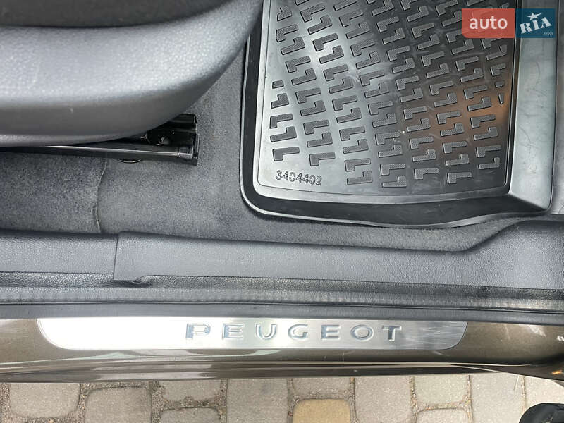 Внедорожник / Кроссовер Peugeot 3008 2012 в Луцке