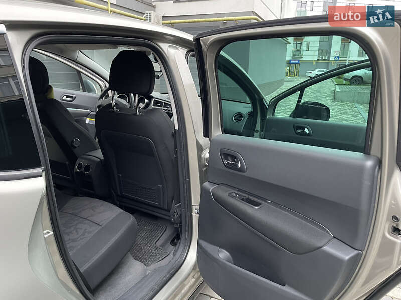 Позашляховик / Кросовер Peugeot 3008 2010 в Івано-Франківську фото 12 Позашляховик / Кросовер Peugeot 3008 2010 в Івано-Франківську