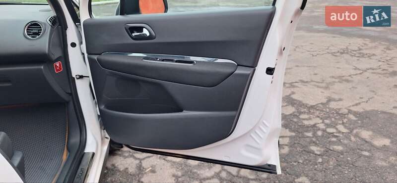 Внедорожник / Кроссовер Peugeot 3008 2012 в Новоархангельске