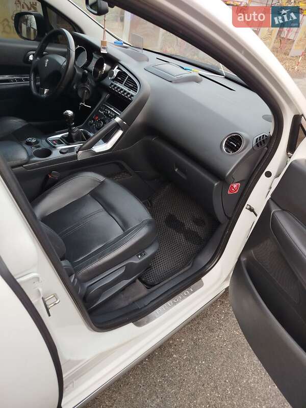Внедорожник / Кроссовер Peugeot 3008 2011 в Киеве