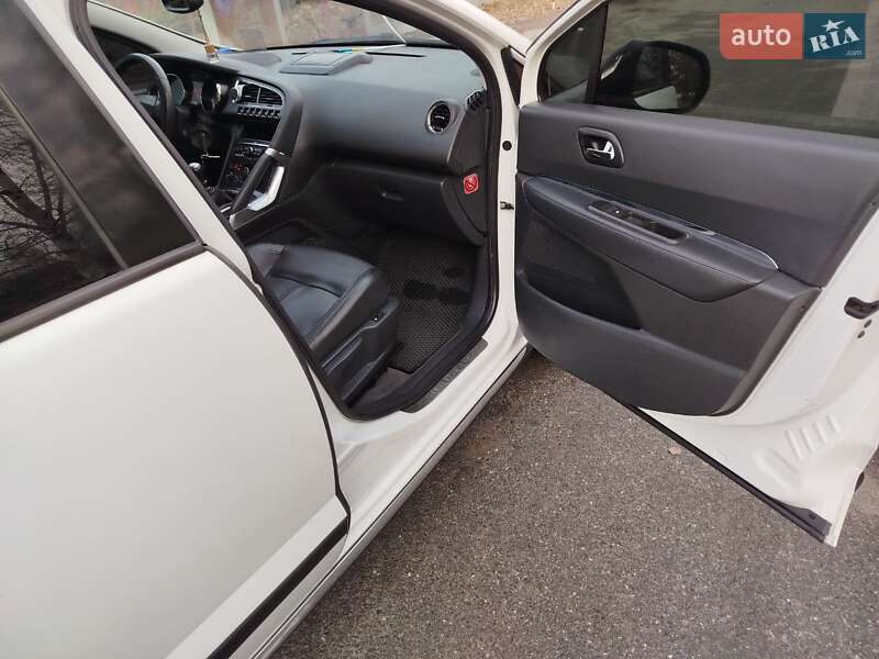 Внедорожник / Кроссовер Peugeot 3008 2011 в Киеве