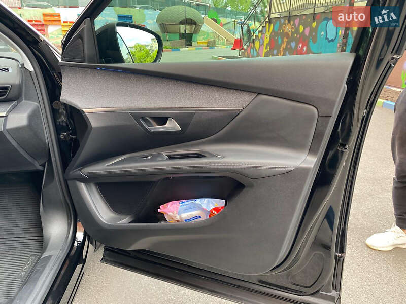 Внедорожник / Кроссовер Peugeot 3008 2019 в Киеве