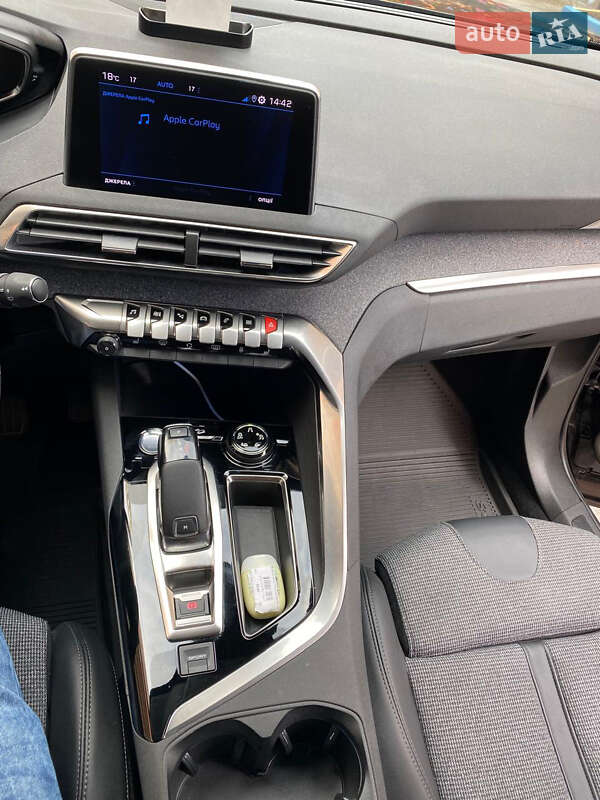 Внедорожник / Кроссовер Peugeot 3008 2019 в Киеве