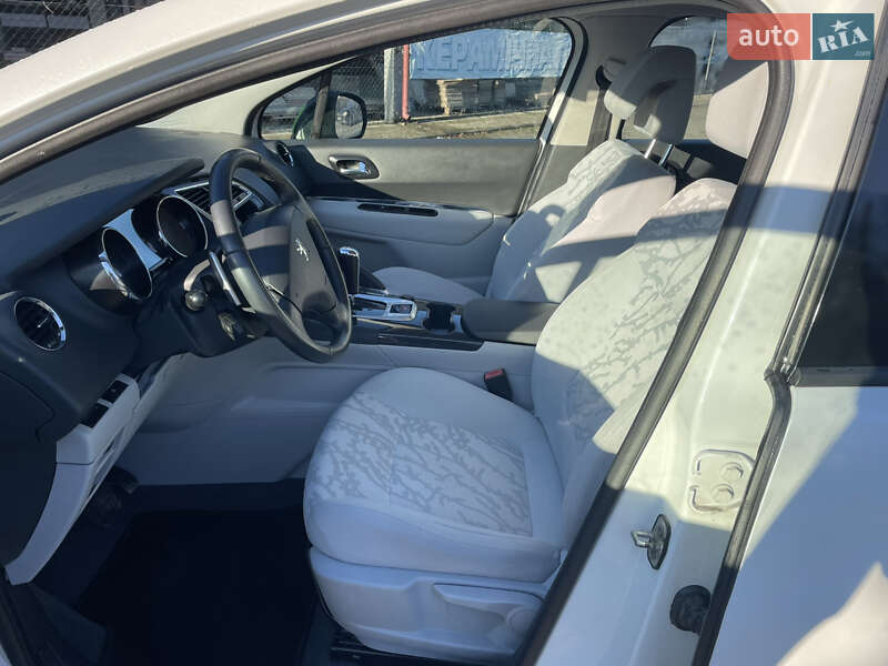 Внедорожник / Кроссовер Peugeot 3008 2011 в Калуше