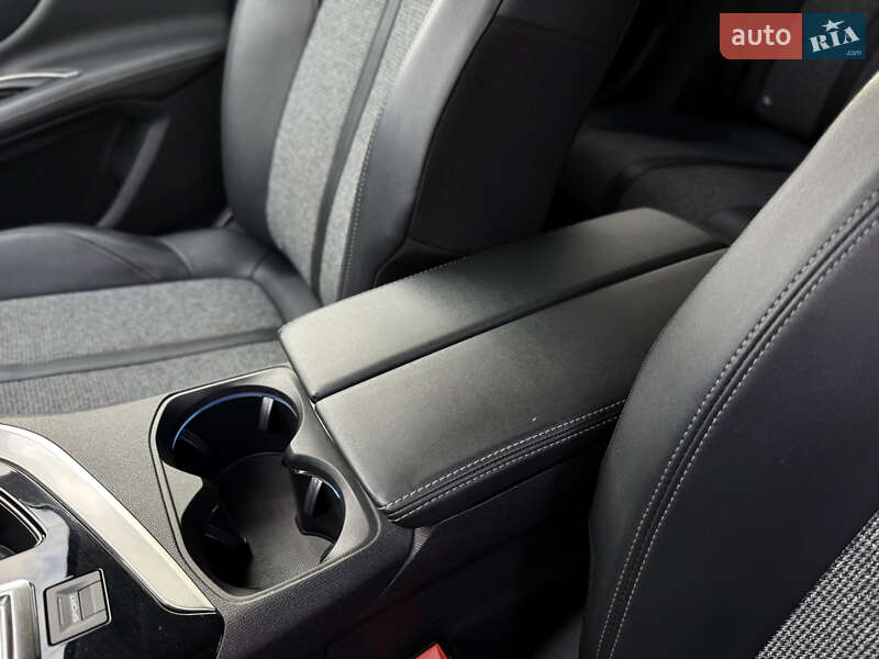 Внедорожник / Кроссовер Peugeot 3008 2017 в Луцке