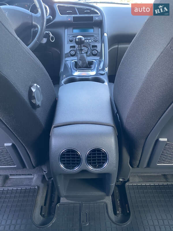 Внедорожник / Кроссовер Peugeot 3008 2010 в Городке