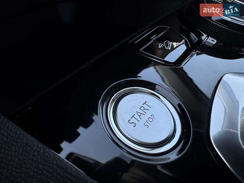 Внедорожник / Кроссовер Peugeot 3008 2017 в Киеве