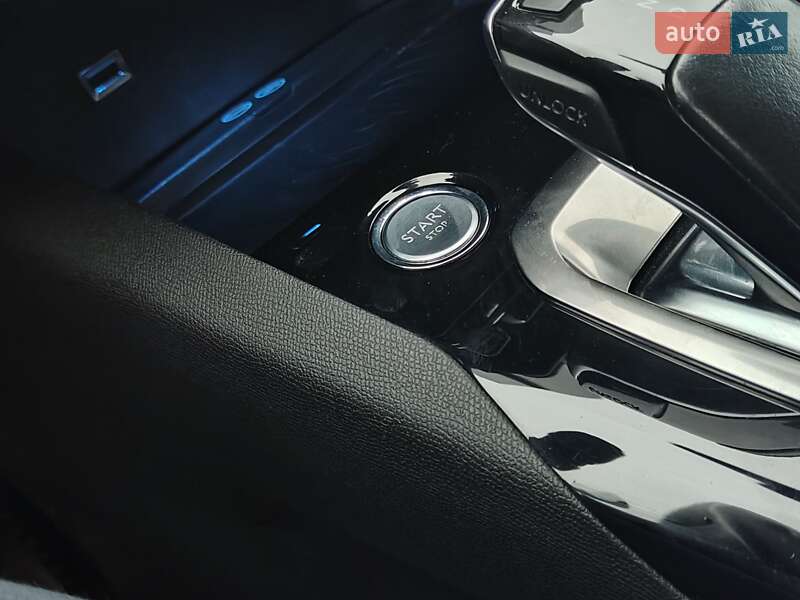 Внедорожник / Кроссовер Peugeot 3008 2017 в Львове фото 39 Внедорожник / Кроссовер Peugeot 3008 2017 в Львове