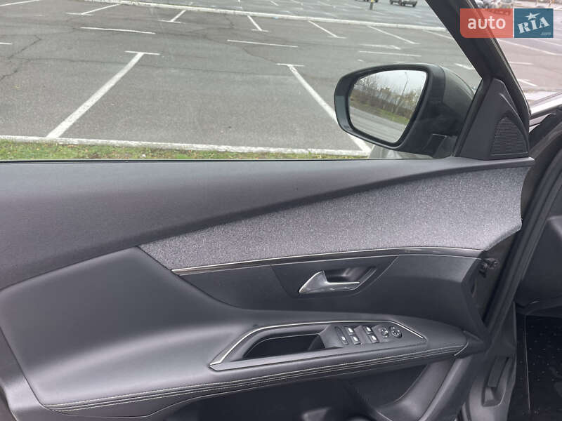 Внедорожник / Кроссовер Peugeot 3008 2019 в Киеве