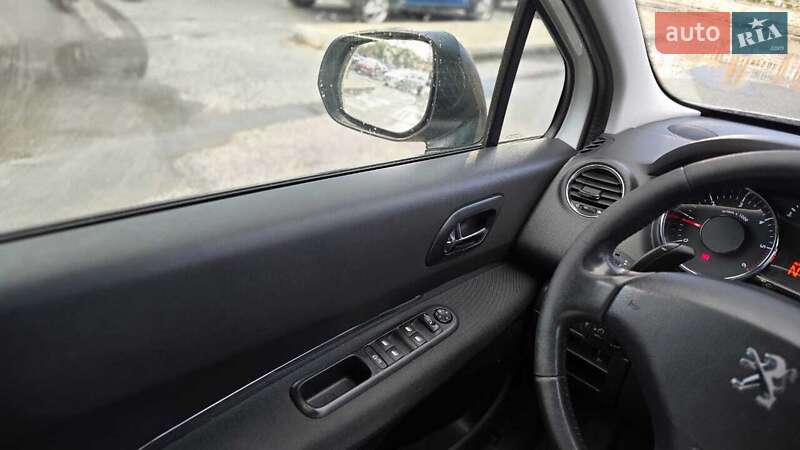 Внедорожник / Кроссовер Peugeot 3008 2014 в Львове фото 45 Внедорожник / Кроссовер Peugeot 3008 2014 в Львове
