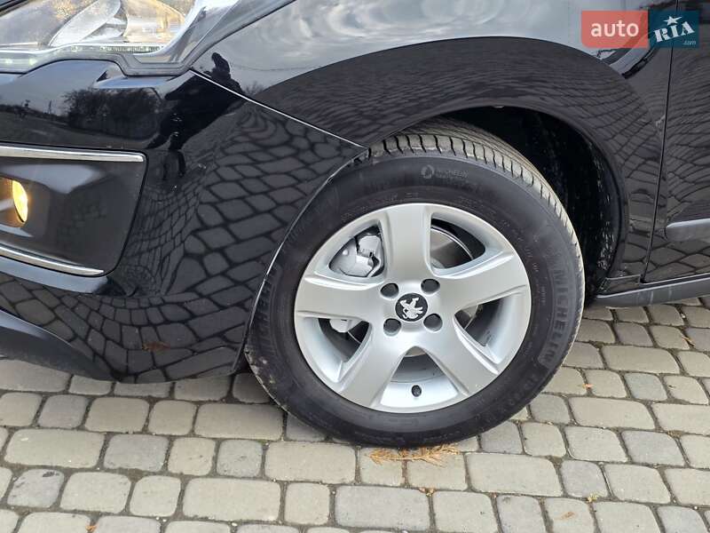 Позашляховик / Кросовер Peugeot 3008 2016 в Івано-Франківську