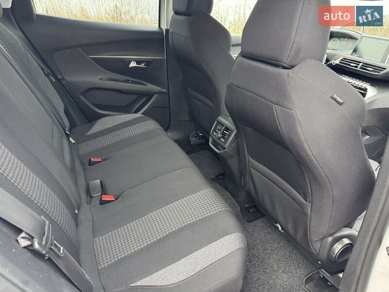 Позашляховик / Кросовер Peugeot 3008 2017 в Рівному