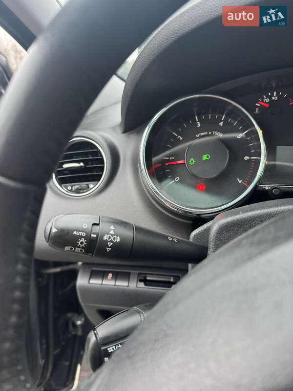 Позашляховик / Кросовер Peugeot 3008 2015 в Калуші