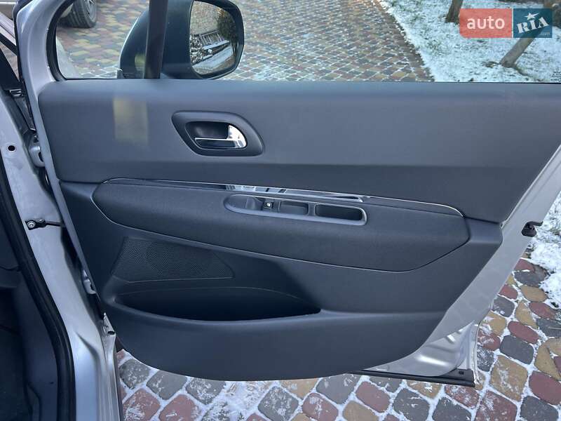 Позашляховик / Кросовер Peugeot 3008 2011 в Луцьку