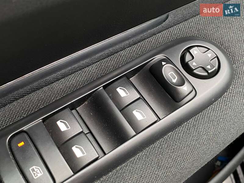 Позашляховик / Кросовер Peugeot 3008 2015 в Львові