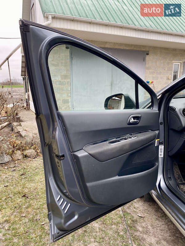 Внедорожник / Кроссовер Peugeot 3008 2011 в Згуровке