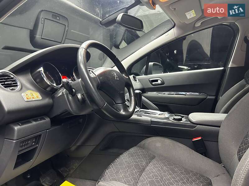 Позашляховик / Кросовер Peugeot 3008 2016 в Чернівцях
