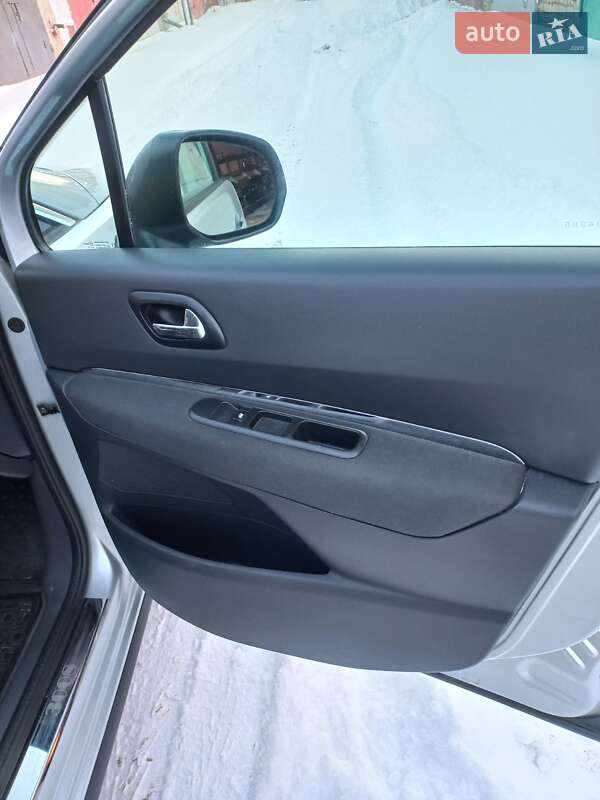 Позашляховик / Кросовер Peugeot 3008 2015 в Тернополі