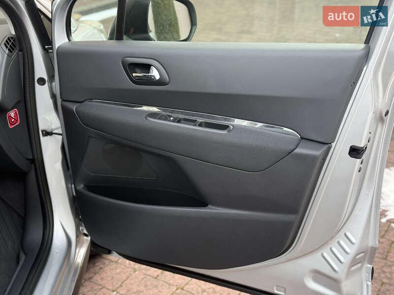 Позашляховик / Кросовер Peugeot 3008 2014 в Стрию