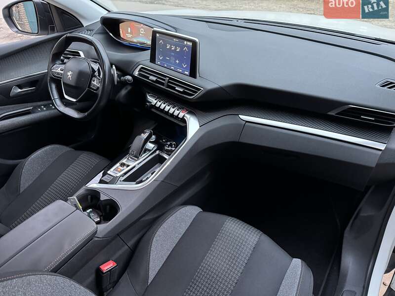 Внедорожник / Кроссовер Peugeot 3008 2017 в Киеве