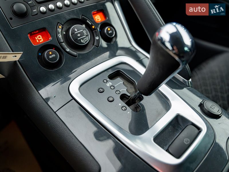 Внедорожник / Кроссовер Peugeot 3008 2016 в Киеве