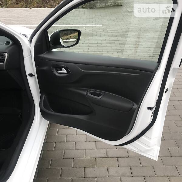 Седан Peugeot 301 2019 в Львове