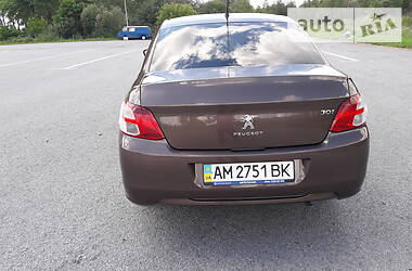 Седан Peugeot 301 2013 в Звягеле