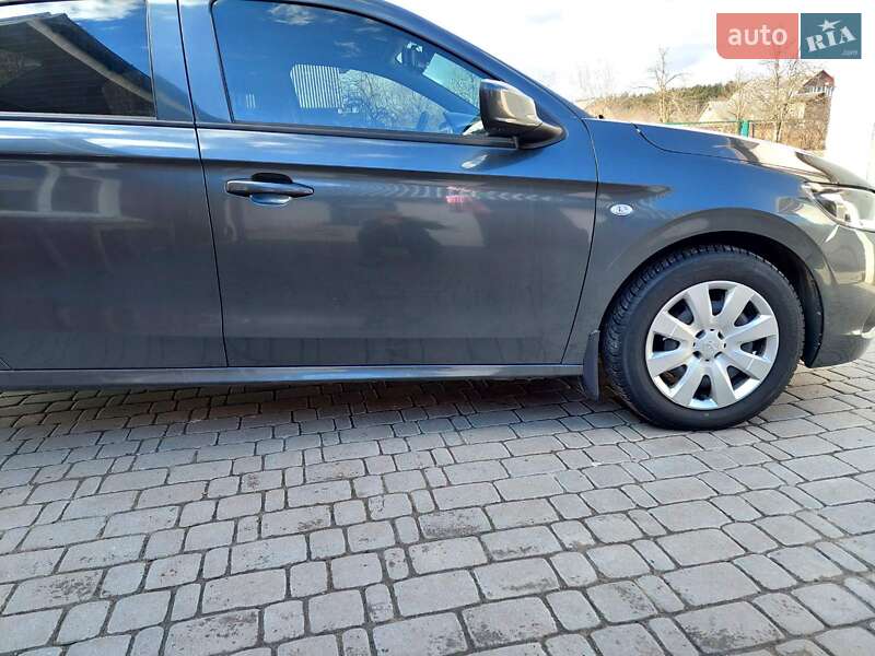 Седан Peugeot 301 2017 в Житомирі