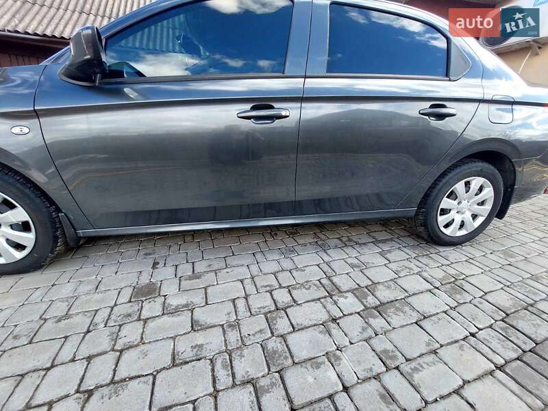 Седан Peugeot 301 2017 в Житомирі