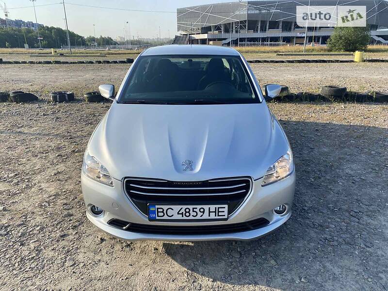 Седан Peugeot 301 2016 в Львове