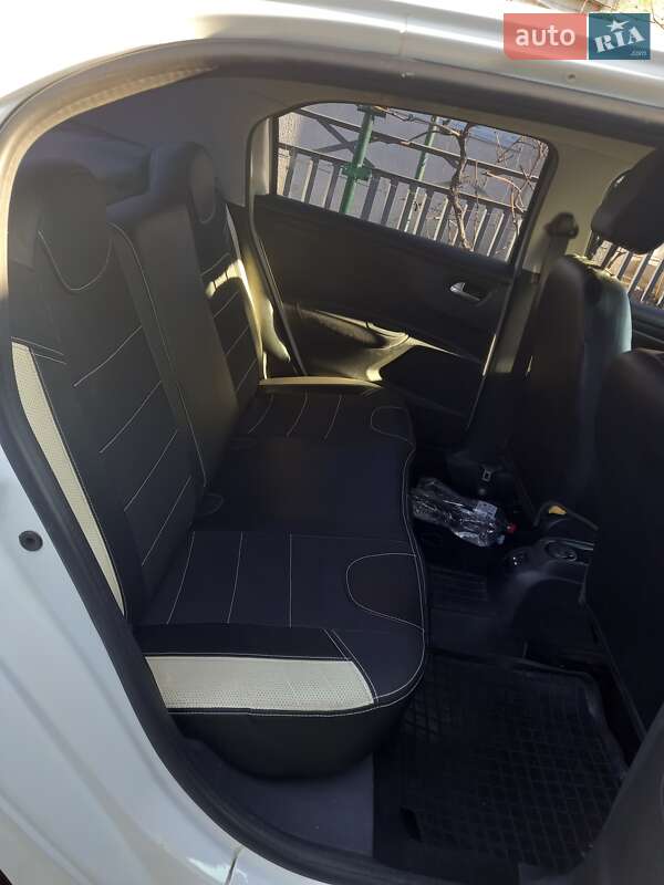 Седан Peugeot 301 2013 в Дніпрі