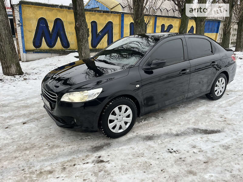 Седан Peugeot 301 2014 в Киеве