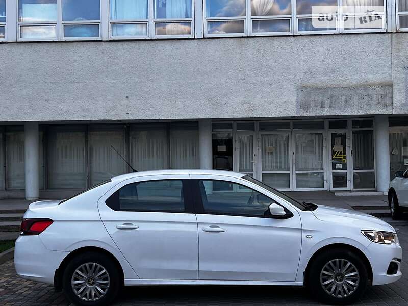 Седан Peugeot 301 2018 в Львове