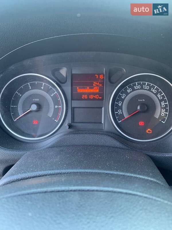 Седан Peugeot 301 2013 в Києві