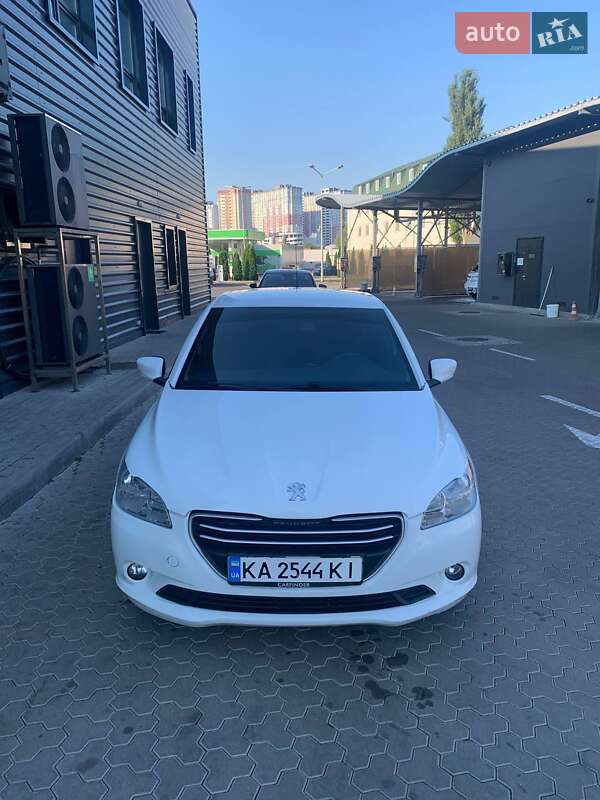 Седан Peugeot 301 2013 в Києві
