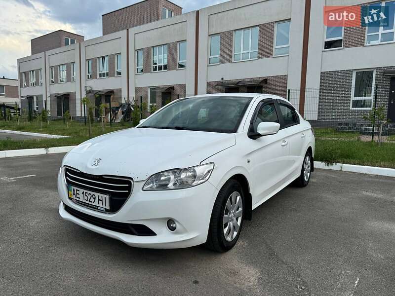 Седан Peugeot 301 2013 в Києві