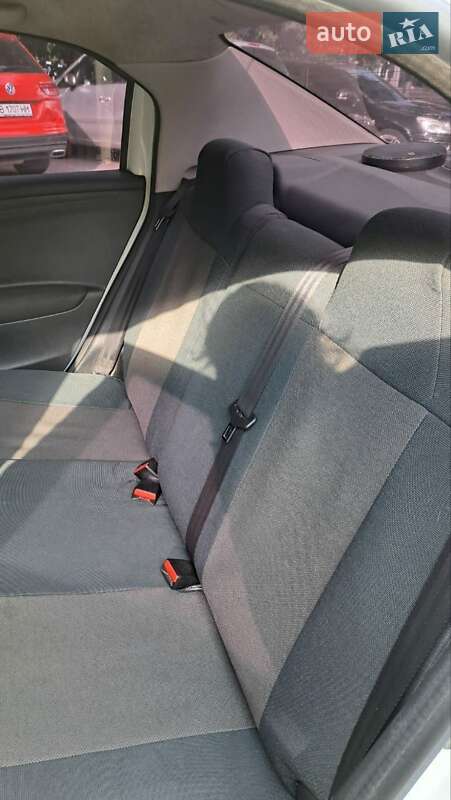 Седан Peugeot 301 2013 в Вінниці