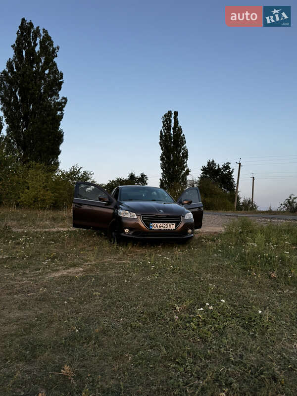 Седан Peugeot 301 2013 в Києві