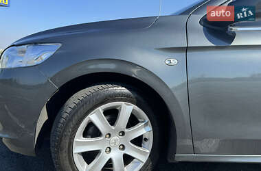 Седан Peugeot 301 2013 в Києві