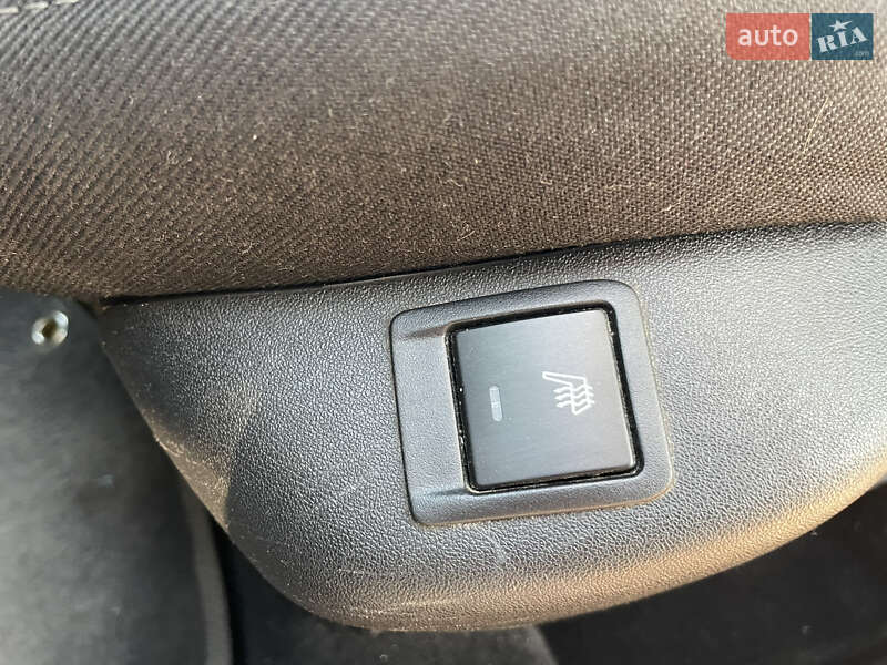 Седан Peugeot 301 2013 в Києві