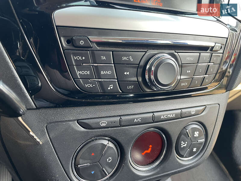 Седан Peugeot 301 2013 в Києві