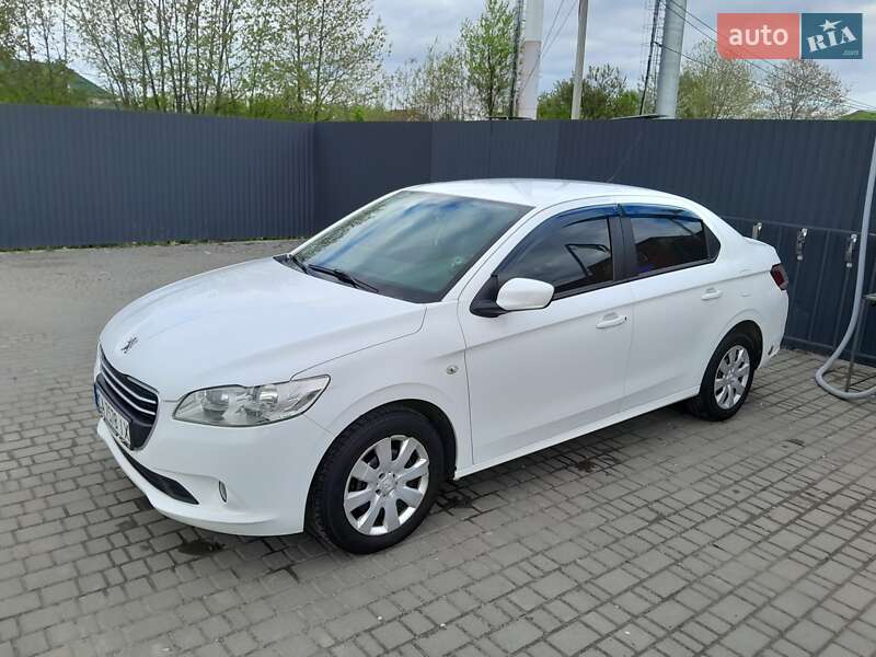 Седан Peugeot 301 2013 в Умані