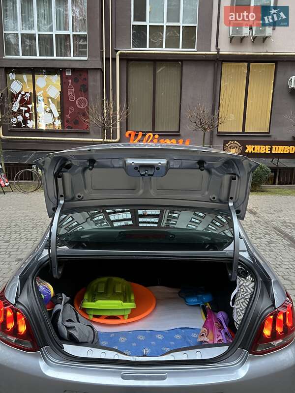 Седан Peugeot 301 2020 в Ирпене