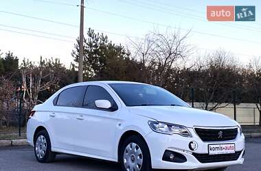 Седан Peugeot 301 2017 в Хмельницком