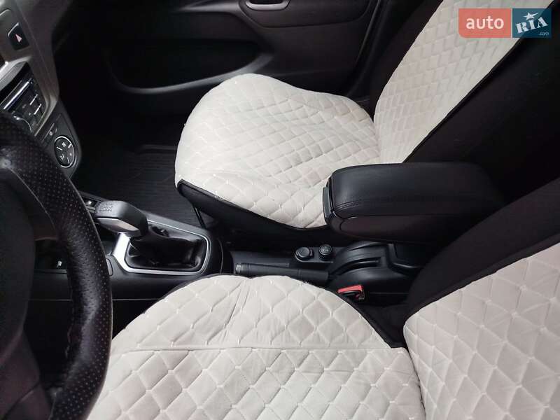 Седан Peugeot 301 2018 в Обухові