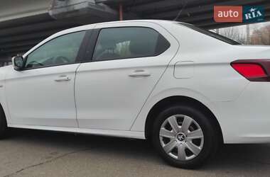 Седан Peugeot 301 2018 в Киеве